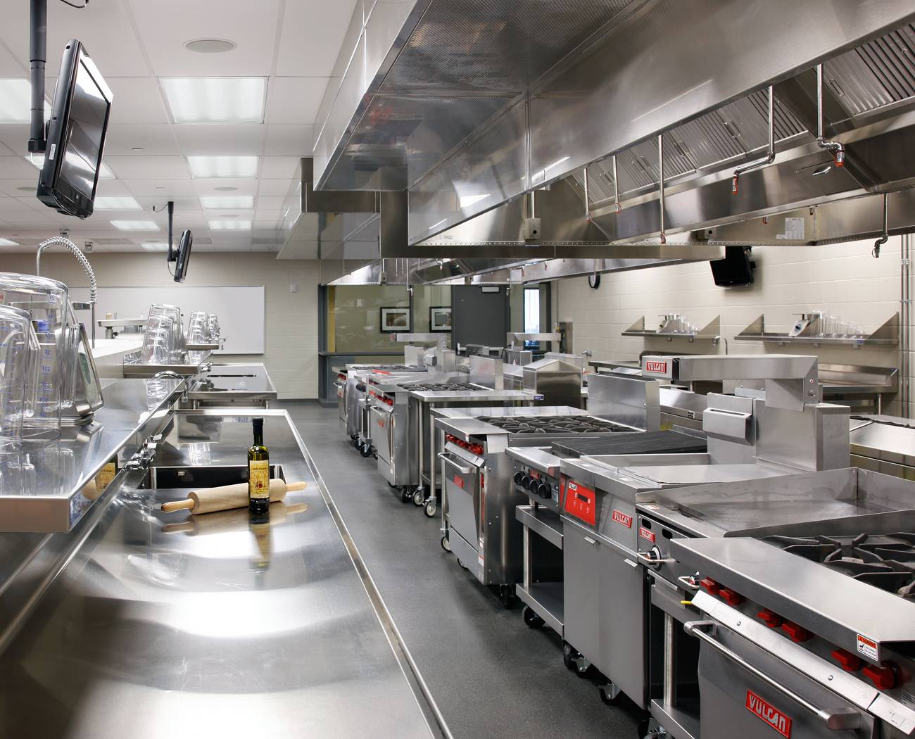 How to Choose the Right Commercial Kitchen Equipment for Your Business